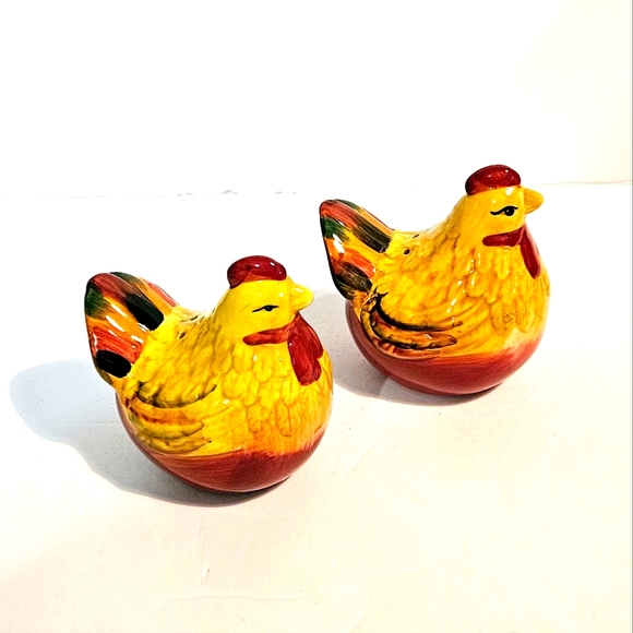 CHICKEN SALT & PEPPER SHAKERS WITH STOPPERS - Picture 2 of 5